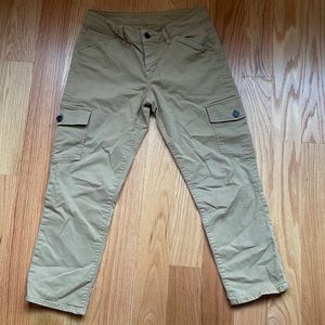 TALBOTS SIGNATURE Capri STRAIGHT 6p/28  cargo Pant. Kacki color. Gently used.